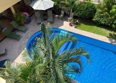 La piscina vista desde la palapa en hotel Zandoyo