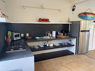 cocina compartida en hotel zandoyo, alojamiento en puerto escondido