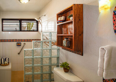 inside the bathroom room 3 at zandoyo