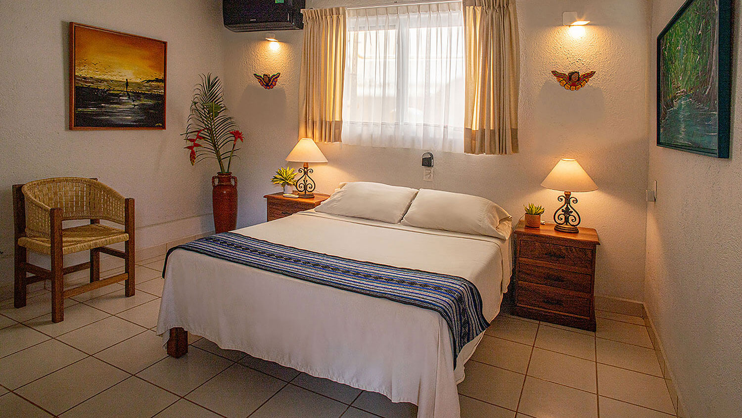 Dolores es una habitación en la planta baja del Hotel Zandoyo Bed & Breakfast.