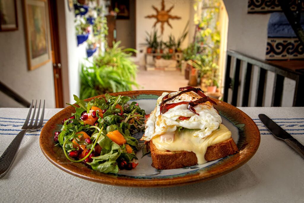 The Zandoyo mollete is a substantial meal